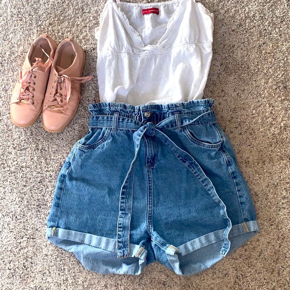 Paper-bag Waist Denim Shorts - Picture 3 of 4